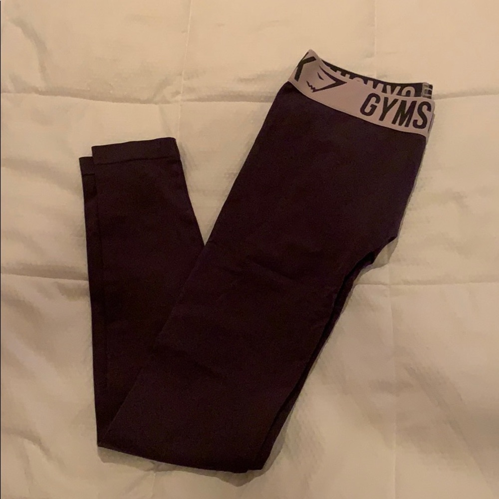 Gymshark - Gray and light pink leggings
